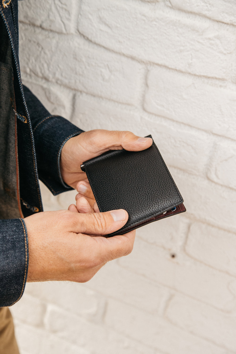 Neo Bifold Wallet with Money Clip